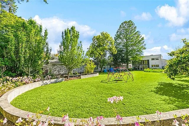 221 Highway Dr — Photo 32