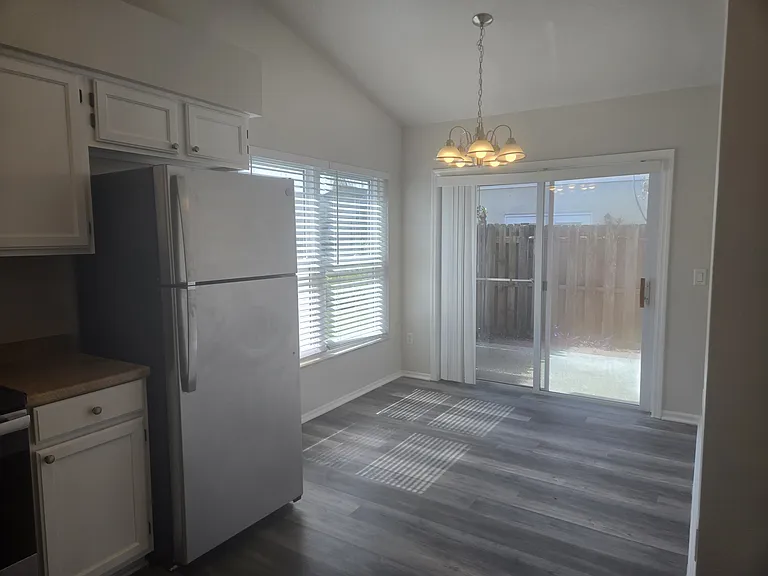 901 Beresford Way — Photo 4