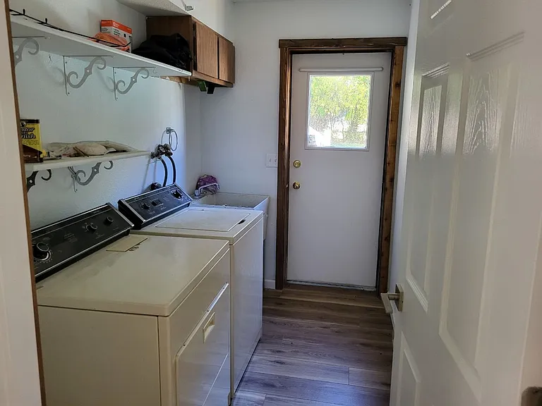 110 W Graf St — Photo 13