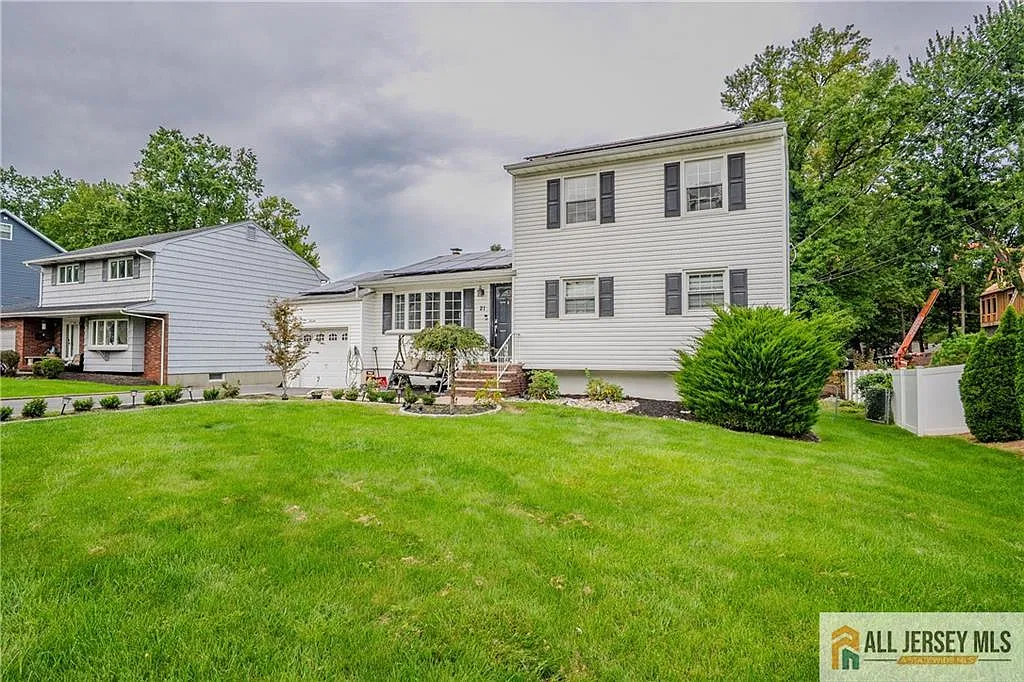 4 bed, 3.0 bath, 2100 sqft, $4,797 — Photo 3