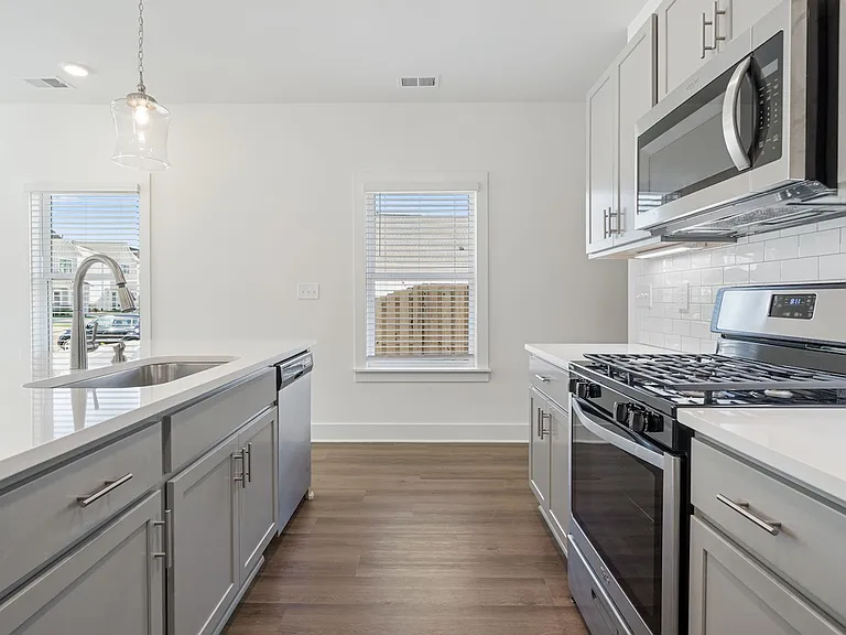 4134 Prentice St — Photo 10
