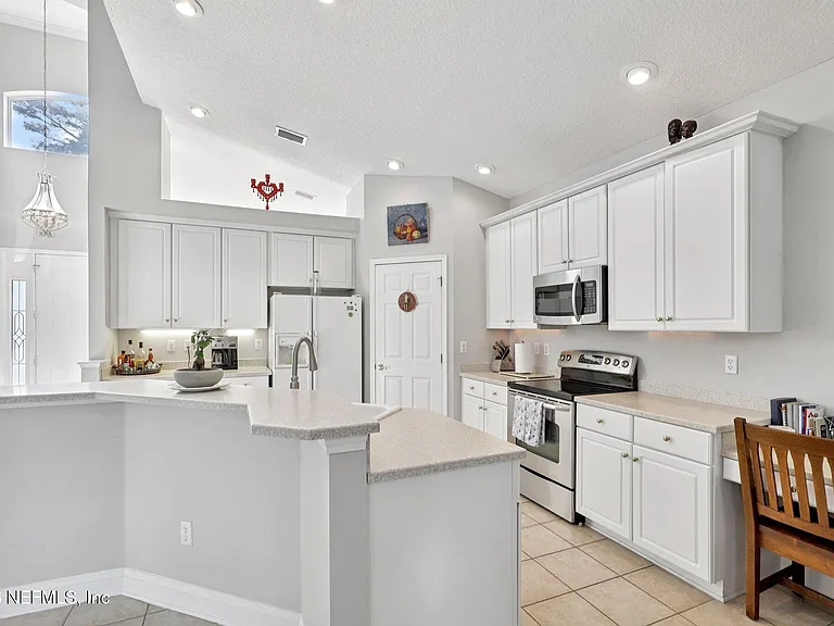 6534 Burnham Cir — Photo 12