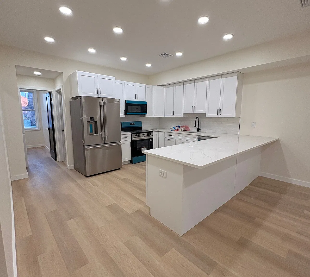 4 bed, $2,200 — Photo 1