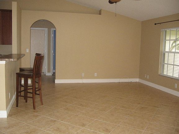 4th image of 411 NW Placid Ave