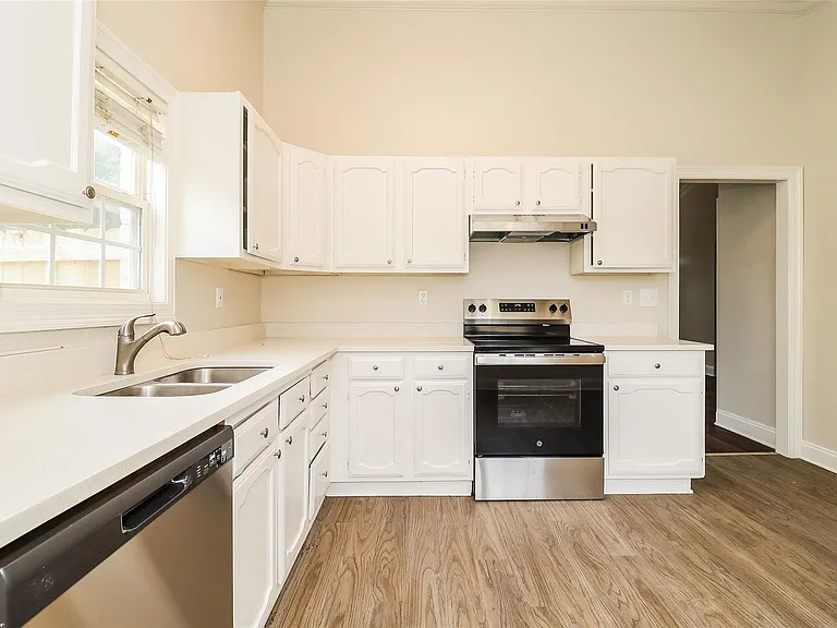4204 Ireland Dr — Photo 8