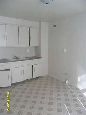 2nd image of 2061 Trowbridge St Unit C