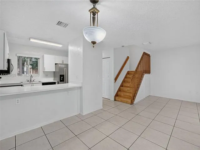 Paseo Real Condo — Photo 2