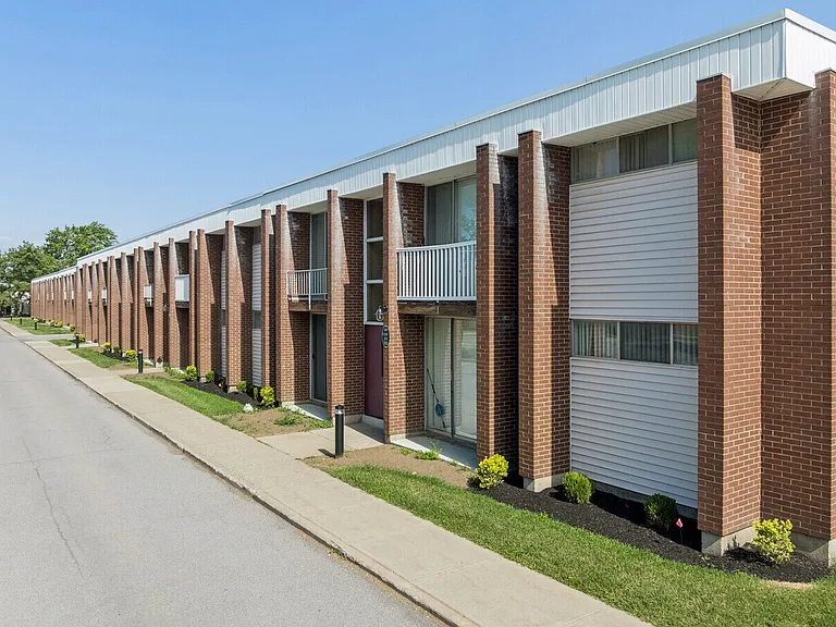 Amherst Manor Apartments — Photo 12