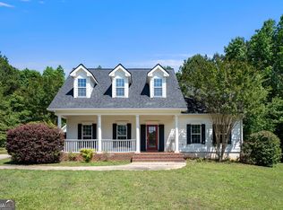 90 Carriage Ln, Senoia, GA 30276