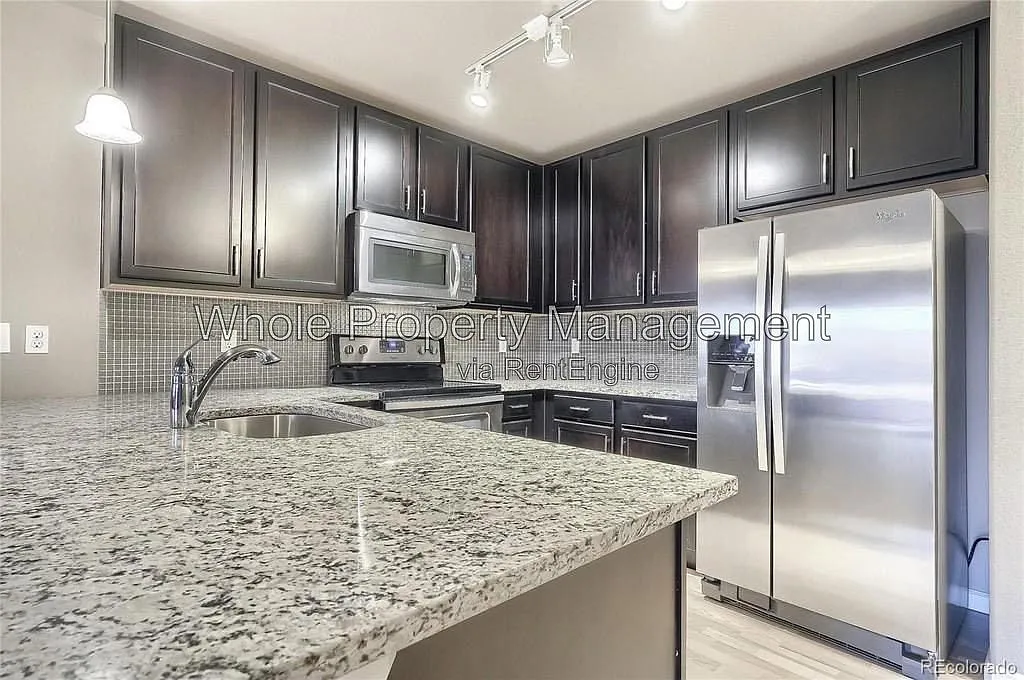 2 bed, 2.0 bath, 1001 sqft, $1,800 — Photo 1