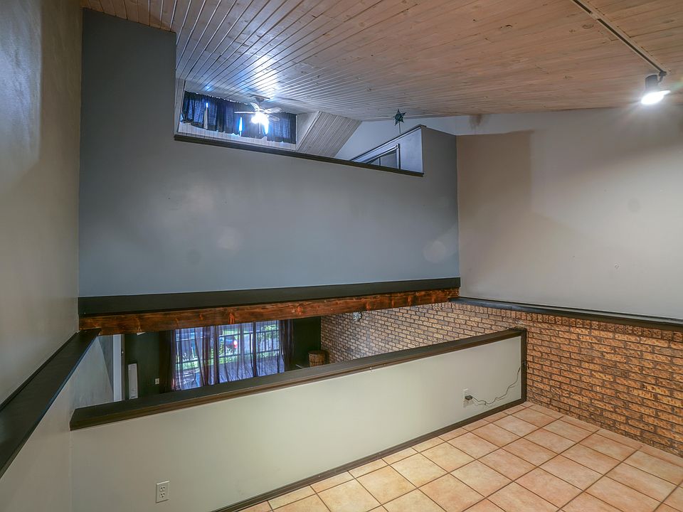 1st image of 609 Coolidge Pl