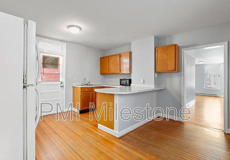 721 2nd St #A — Photo 9