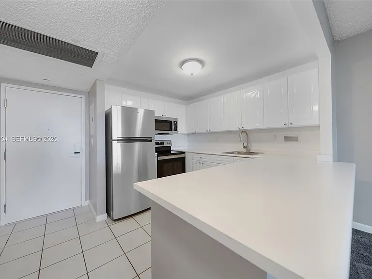 2301 Collins Ave #1030 — Photo 18
