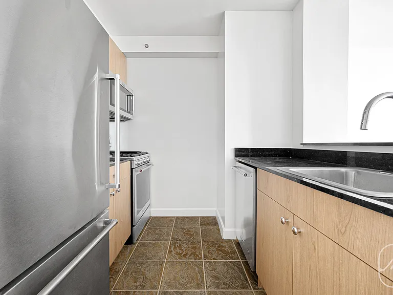 561 10th Ave #19G — Photo 6