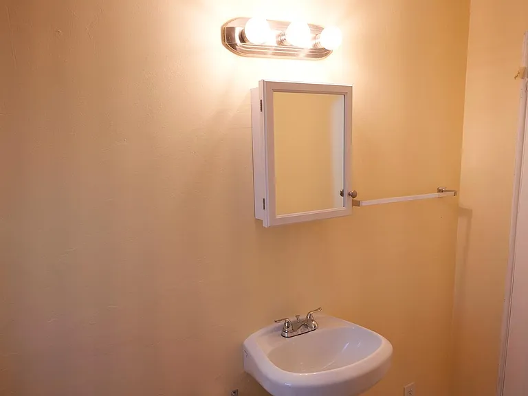 1666 N Myrtle Ave — Photo 7