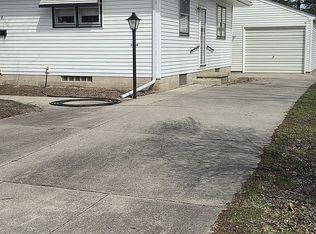 108 Thomas Ave, Waterloo, IA 50703