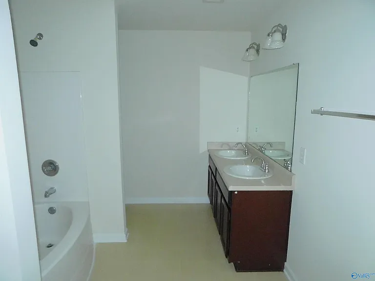 130 Lockport Dr — Photo 15