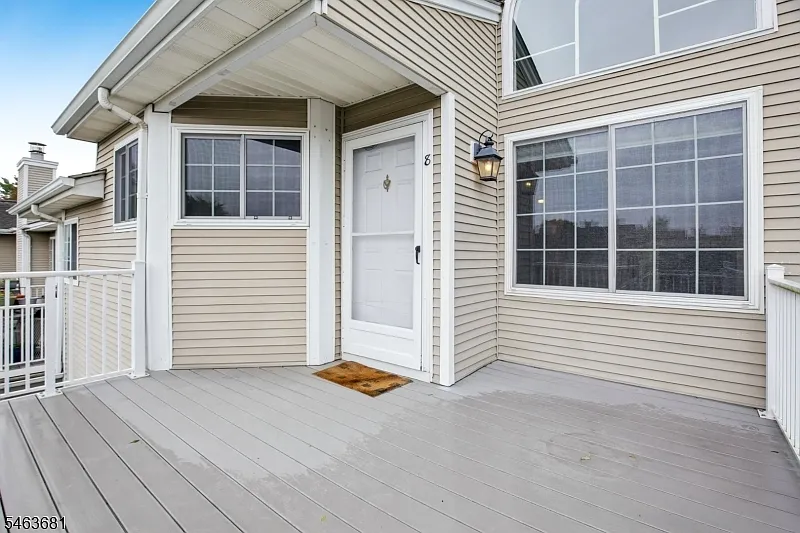 8 Bentley Ct