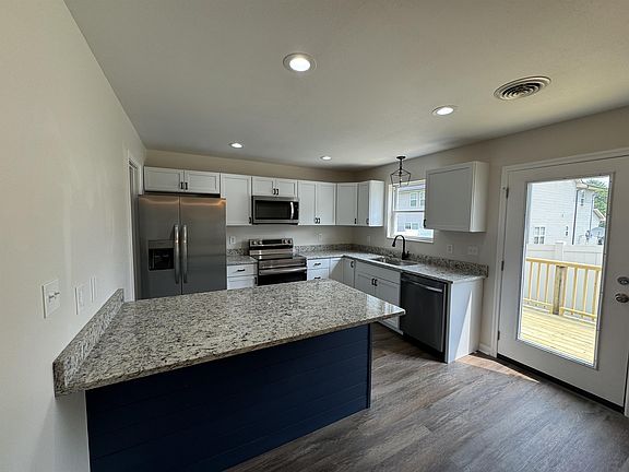 3rd image of 119 E Inskip Dr