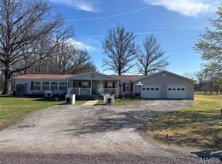 1248 Community Beach Rd, Odin, IL 62870