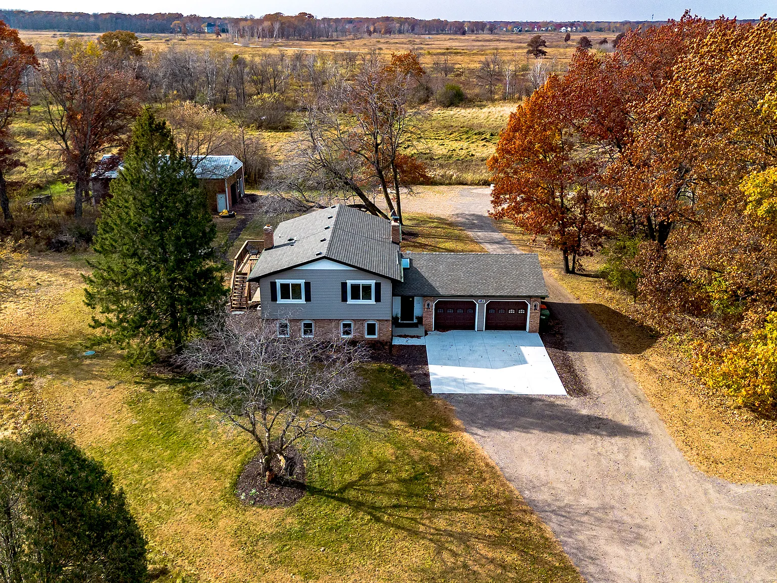 4 bed, 2.5 bath, 2400 sqft, $4,200 — Photo 3