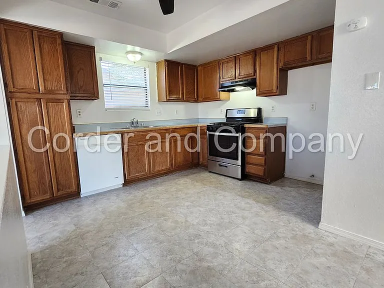 2261 Green Lake Rd NE — Photo 9