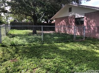 102 Shady Ln, Kenedy, TX 78119