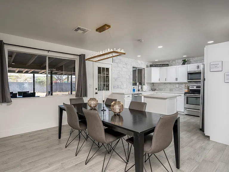 1047 W Elna Rae St — Photo 7
