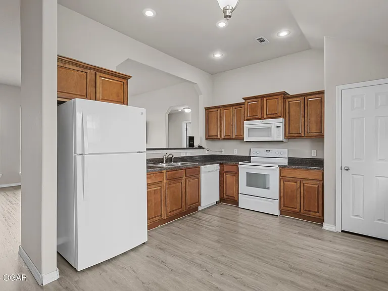 2044 Mississippi Ave — Photo 11