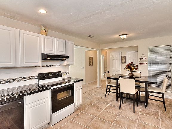 5th image of 1112 Zachary Dr