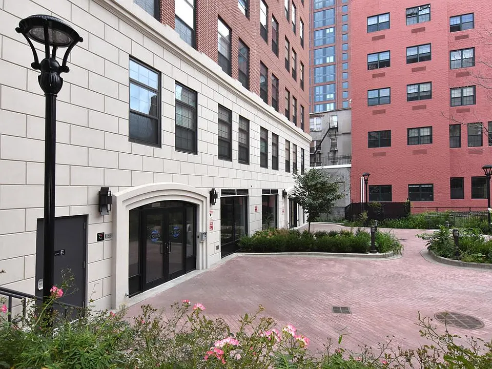 13 Main St #3E