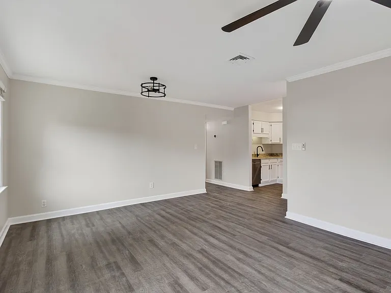 1040 Spotswood Ave — Photo 10