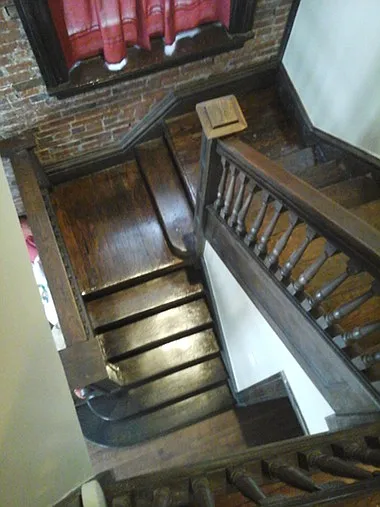 Staircase leading to the 1st floor