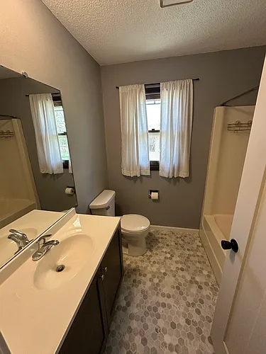 410 Martin Ave Photo 1