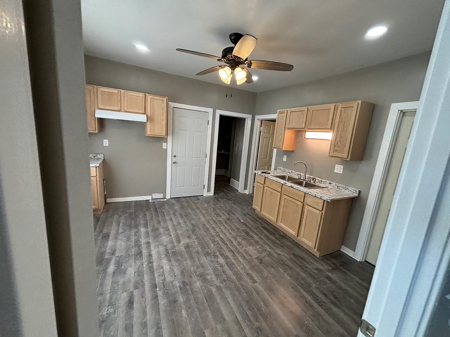 3 bed, 1100 sqft, $1,300 — Photo 3