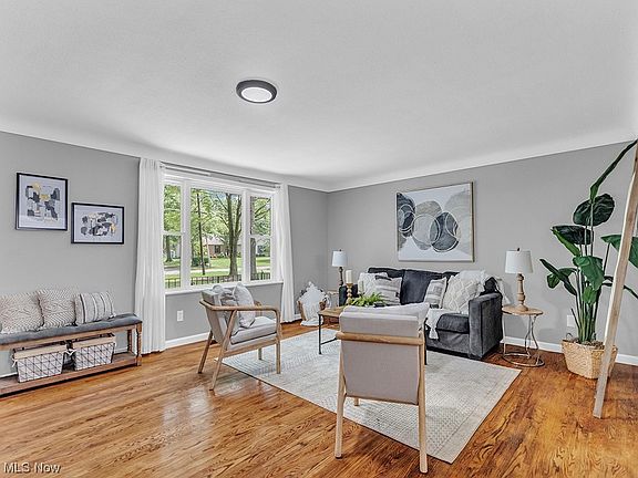 3rd image of 620 Blueberry Hill Dr