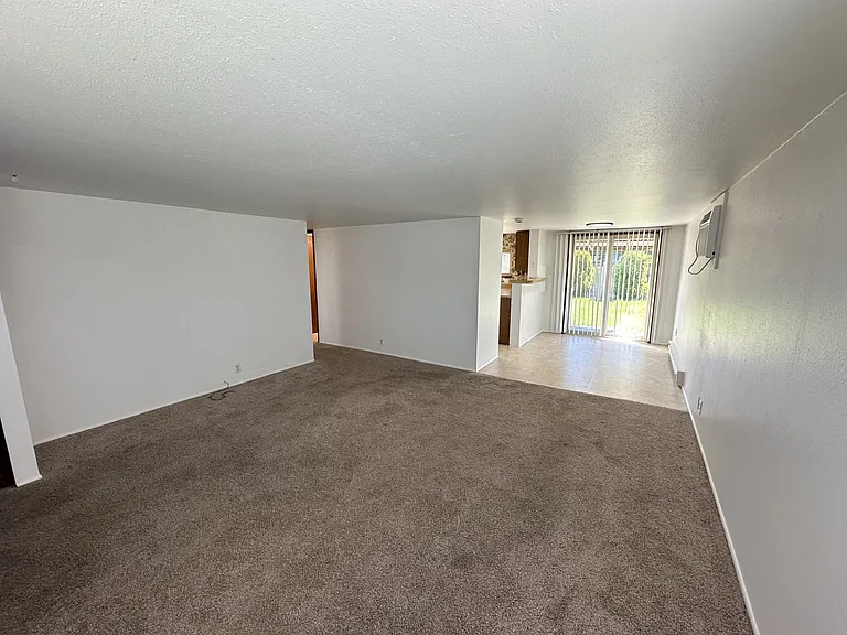 810 Wright Ave — Photo 3