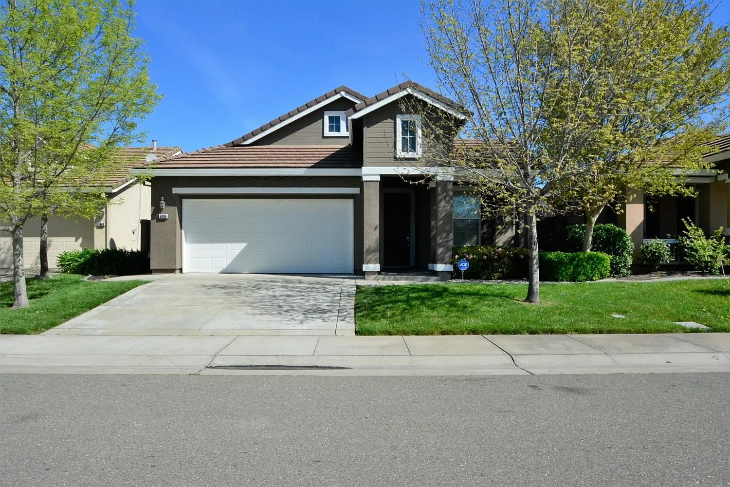 6090 Meeks Way photo 1