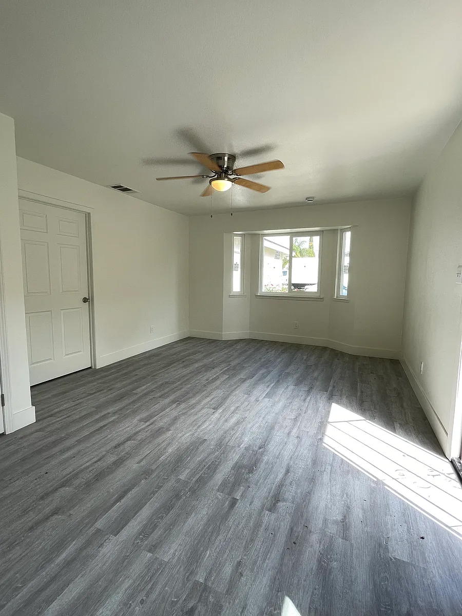Building Photo - 5455 W Santa Ana Ave