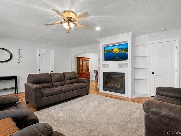 4th image of 366 Highlands Dr