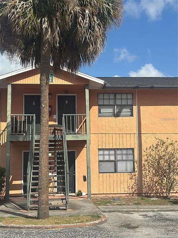 2 bed, 1.0 bath, 899 sqft, $1,425 — Photo 2
