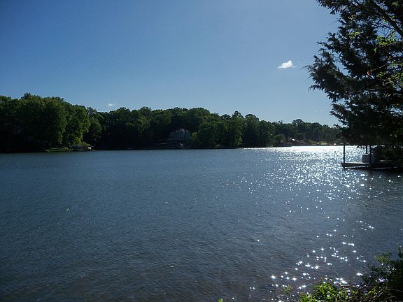 4th image of 22 Lakemount Dr