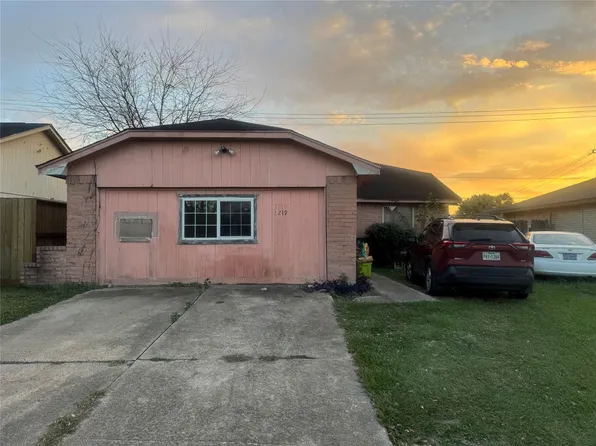 3219 Windy Royal Drive, Houston, TX 77045