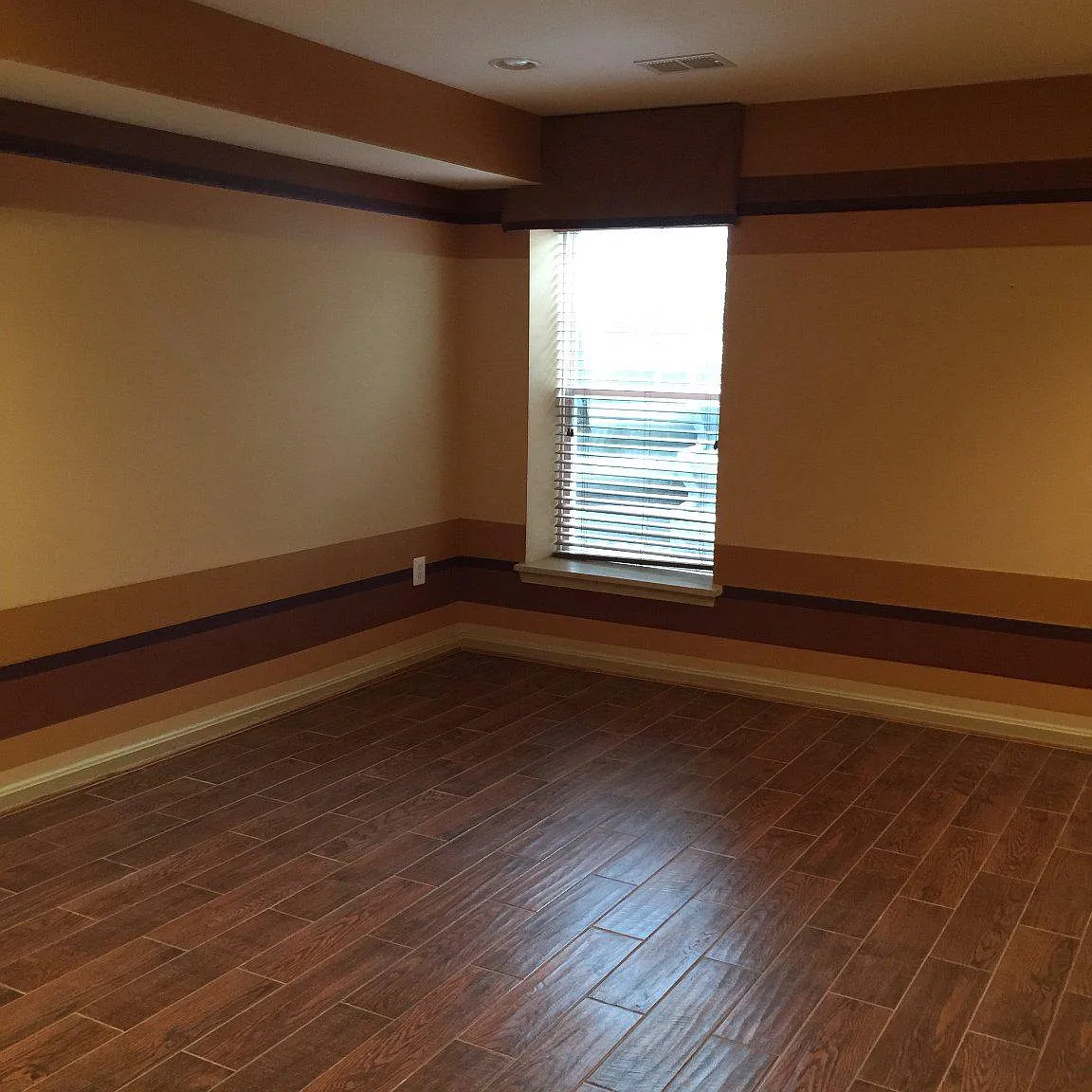 4 bed, 5.0 bath, 2894 sqft, $3,400 — Photo 2