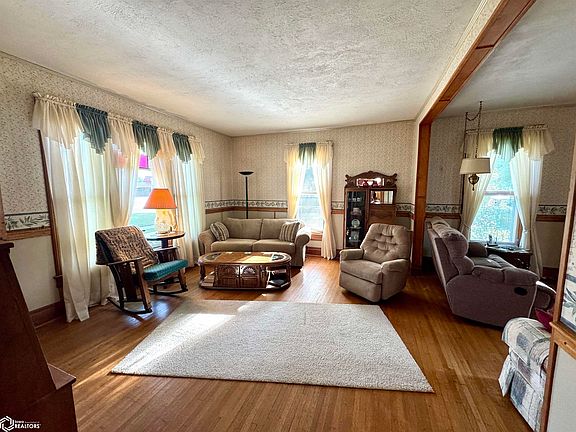 4th image of 401 Iowa Ave
