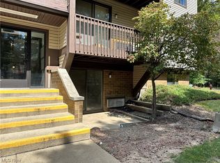 27427 Westown Blvd APT 1701, Westlake, OH 44145