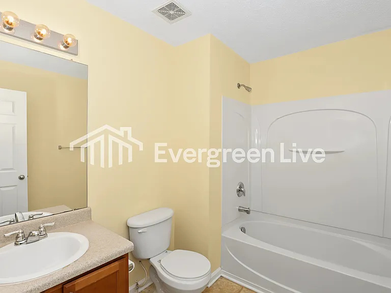 240 Shenandoah Dr — Photo 4