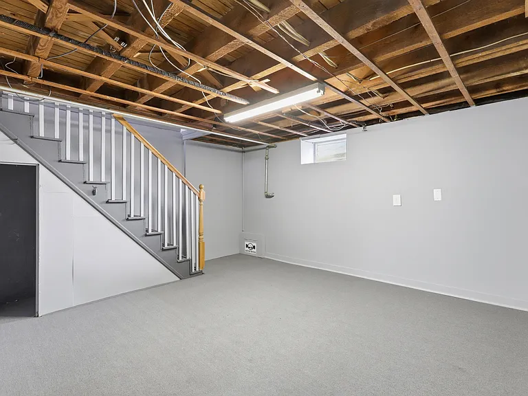 271 W Wyncliffe Ave — Photo 24