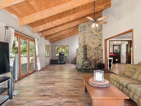 5th image of 2038 Abernathy Creek Rd