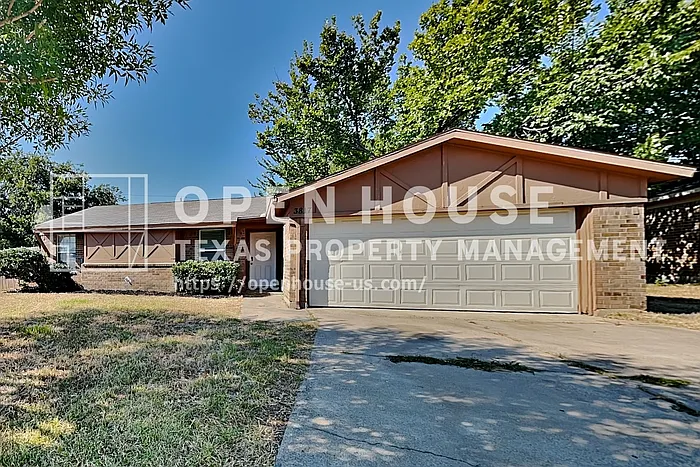 3 bed, 2.0 bath, 1336 sqft, $1,995 — Photo 1
